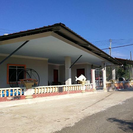 Homestay Koperasi Surau Alfalah เซมปอร์นา ภายนอก รูปภาพ
